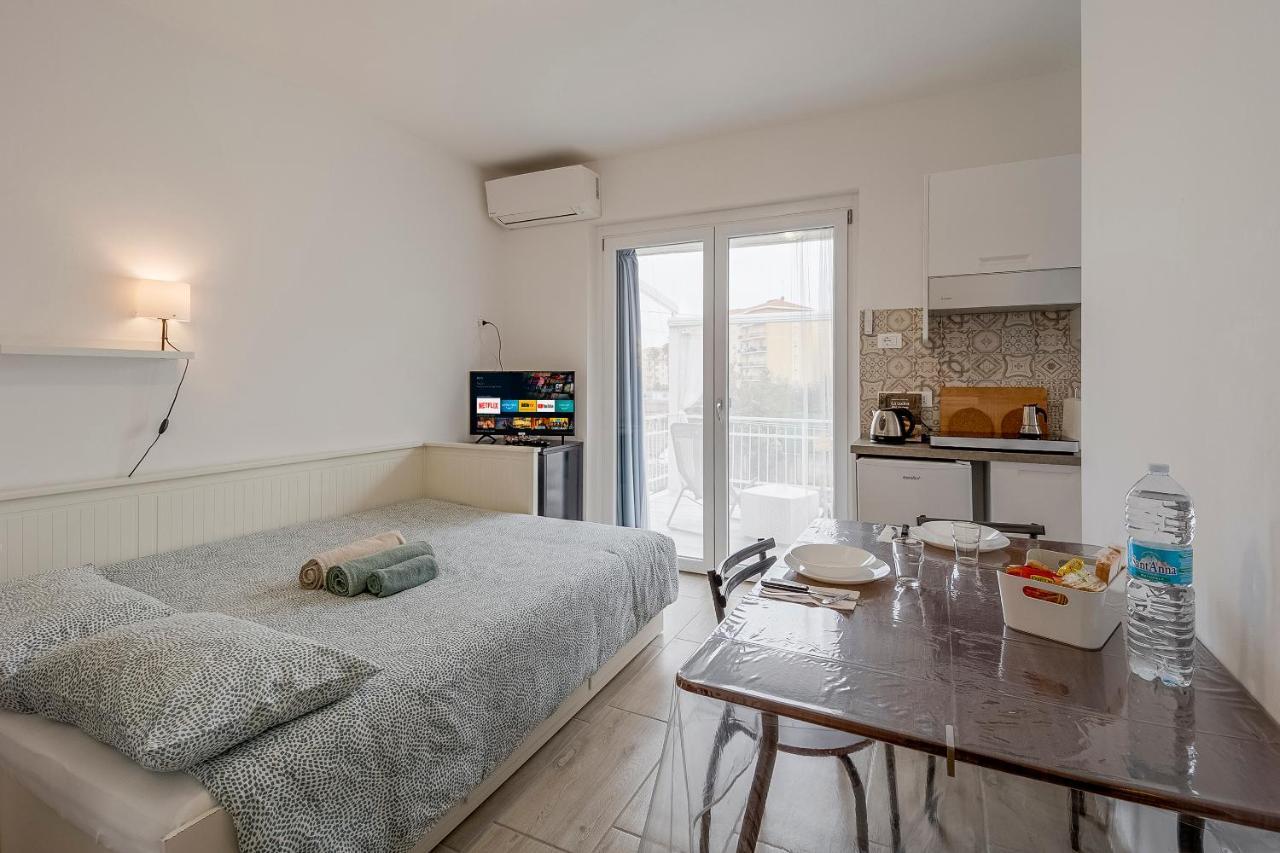 Il Gattino Di Porto - Apt 6 - Monolocale Terrazzo Piscina Империа Екстериор снимка
